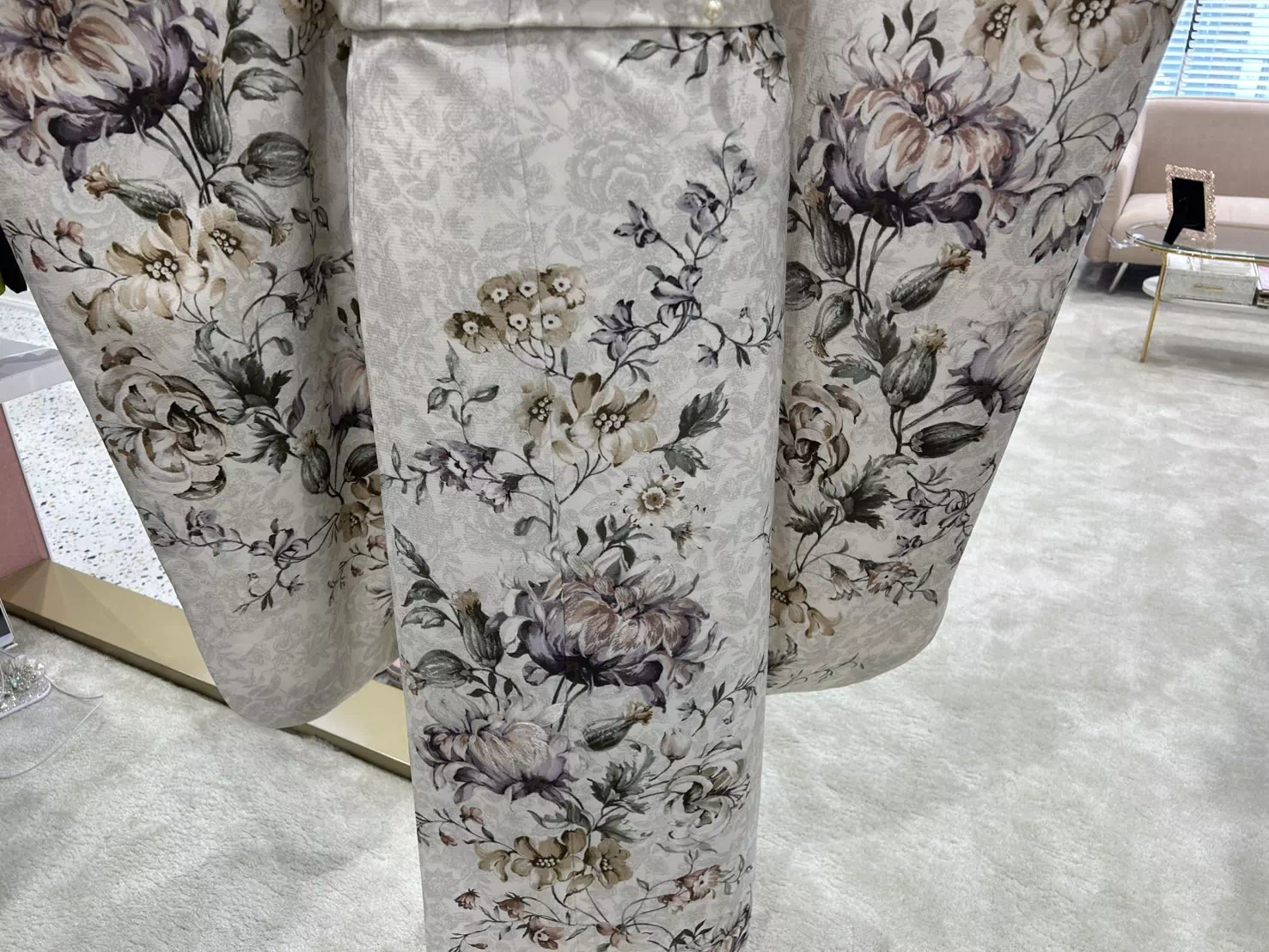 TAKAZEN姫路店　加古川市　高砂市　人気振袖　振袖レンタル　姫路市　成人式　卒業式　袴　振袖　くすみカラー　ジルスチュアート
