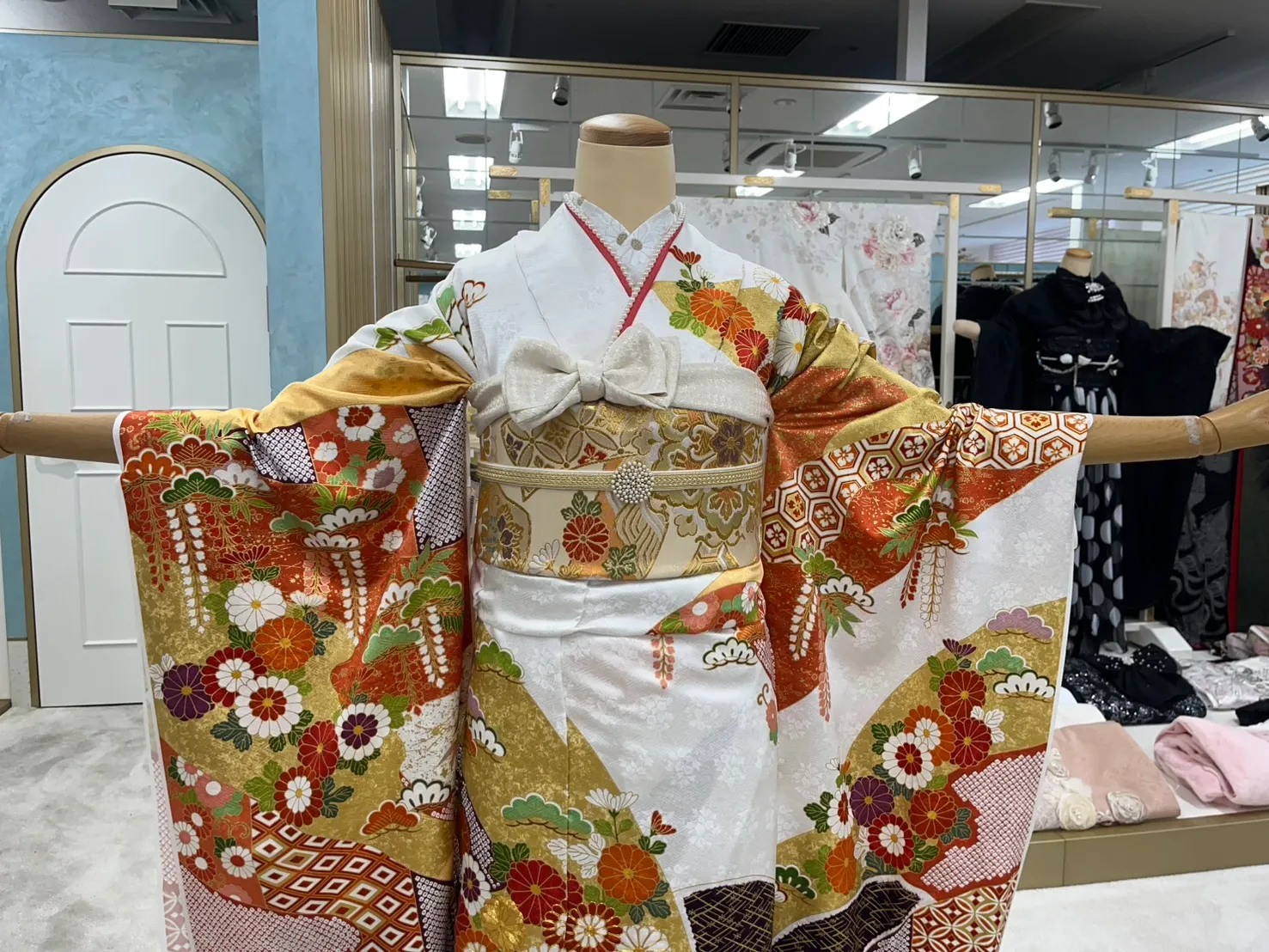 ヴｨンテージ　くすみ　振袖レンタル古典柄