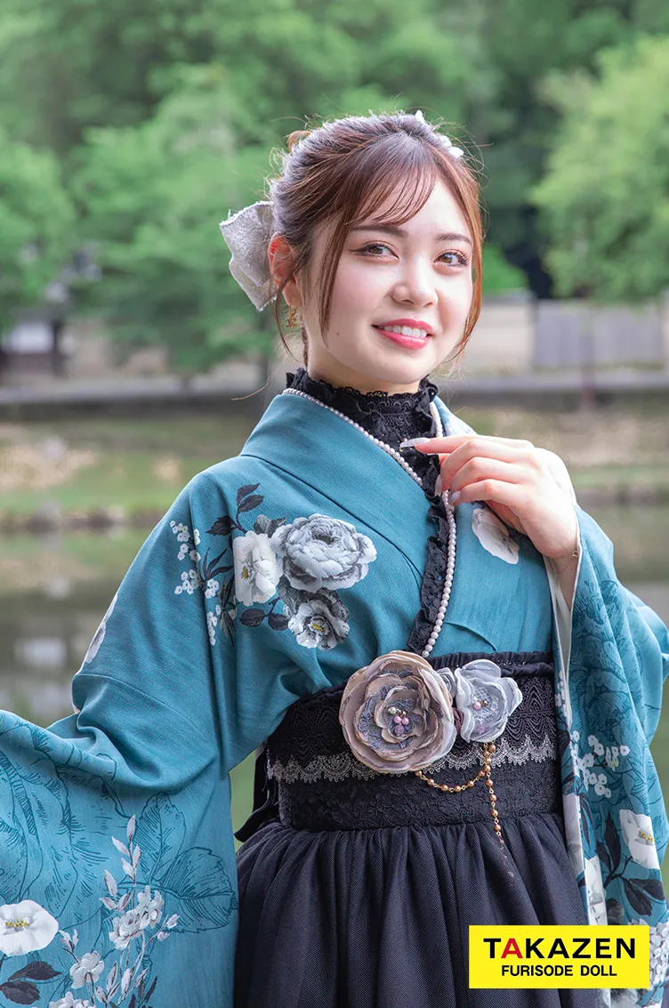 TAKAZENのレンタル袴 くすみカラーガーリー　JILL STUARTブランド袴　ターコイズブルー　レースインナーコーデ　ドレス袴　垢抜け【通販可】RY160