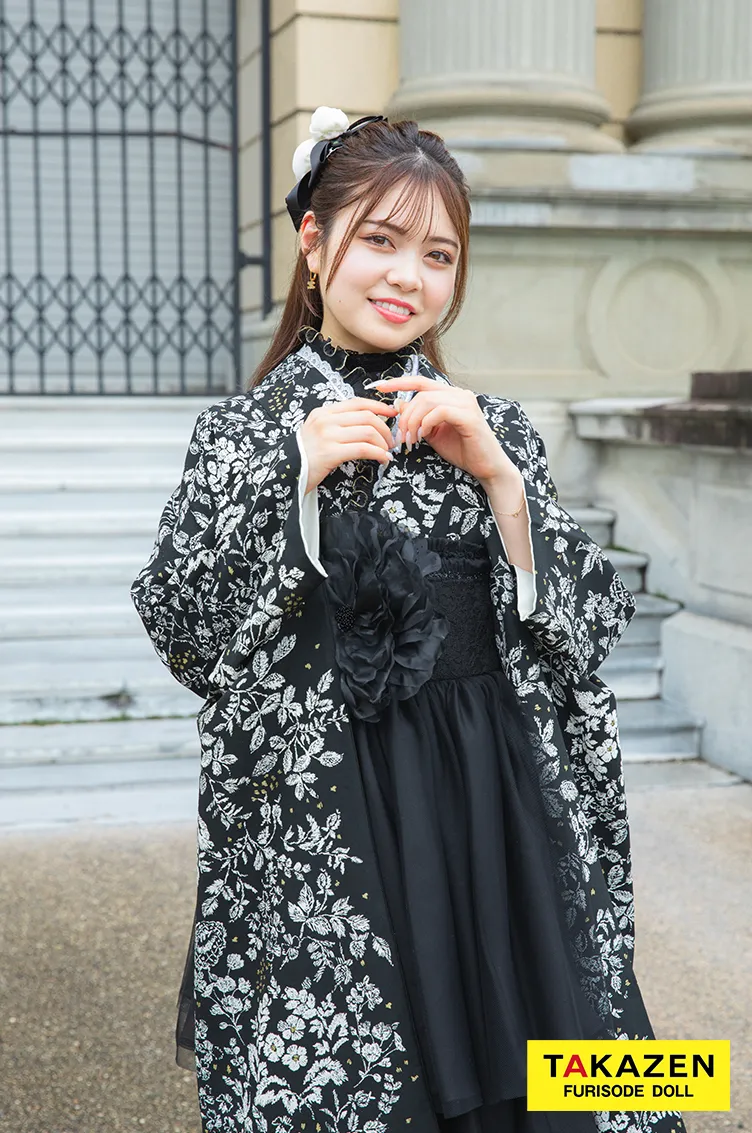 TAKAZENのレンタル袴 キュート＆ガーリー　オールブラック/黒　ドレス袴　ドーリー　かわいい　人とかぶらない　洋風　レースインナーコーデ【通販可】RY161
