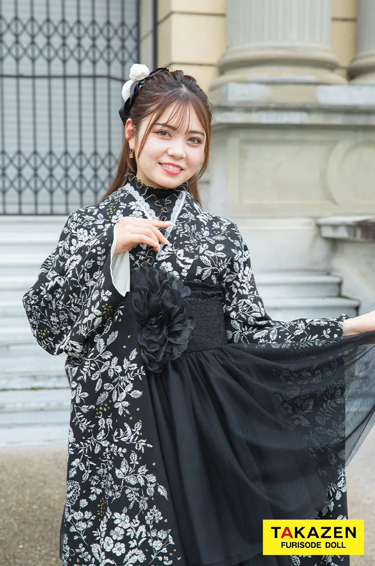 TAKAZENのレンタル袴 キュート＆ガーリー　オールブラック/黒　ドレス袴　ドーリー　かわいい　人とかぶらない　洋風　レースインナーコーデ【通販可】RY161