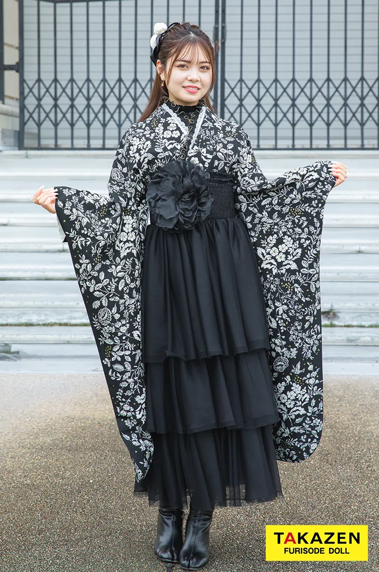 TAKAZENのレンタル袴 キュート＆ガーリー　オールブラック/黒　ドレス袴　ドーリー　かわいい　人とかぶらない　洋風　レースインナーコーデ【通販可】RY161