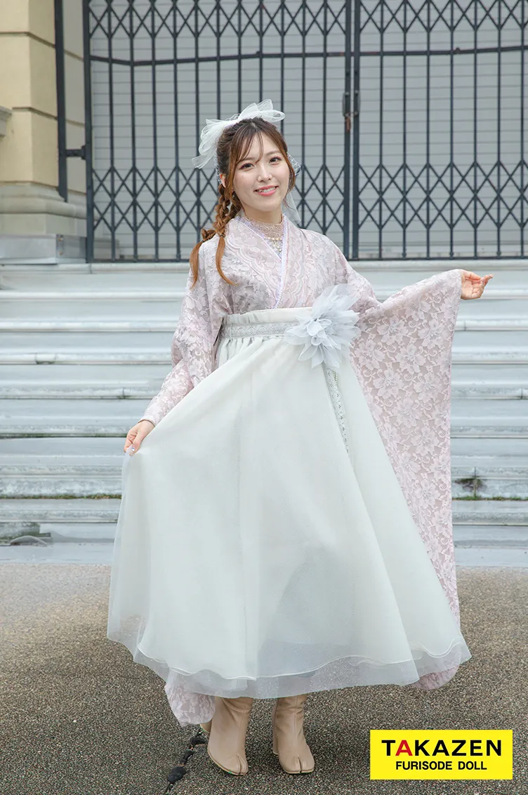 TAKAZENのレンタル袴 キュート＆ガーリー　ピンク/淡い色　くすみ系　ドレス袴　総レース　かわいい　ブーツスタイル　レースインナーコーデ【通販可】RY162