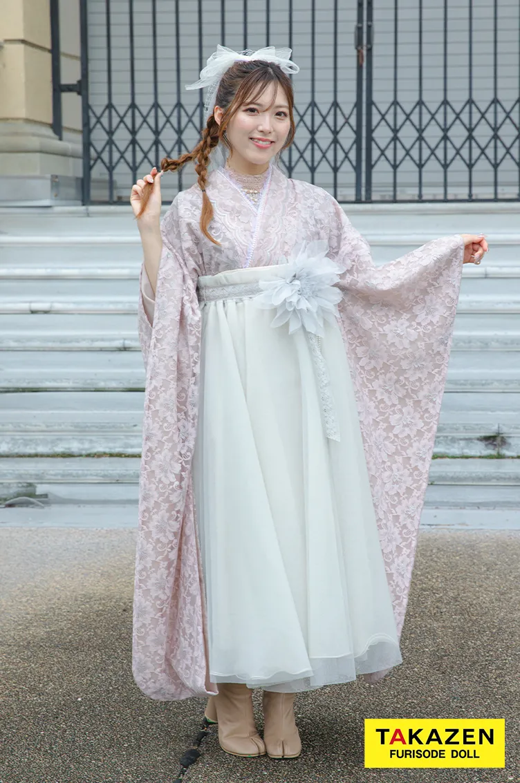 TAKAZENのレンタル袴 キュート＆ガーリー　ピンク/淡い色　くすみ系　ドレス袴　総レース　かわいい　ブーツスタイル　レースインナーコーデ【通販可】RY162