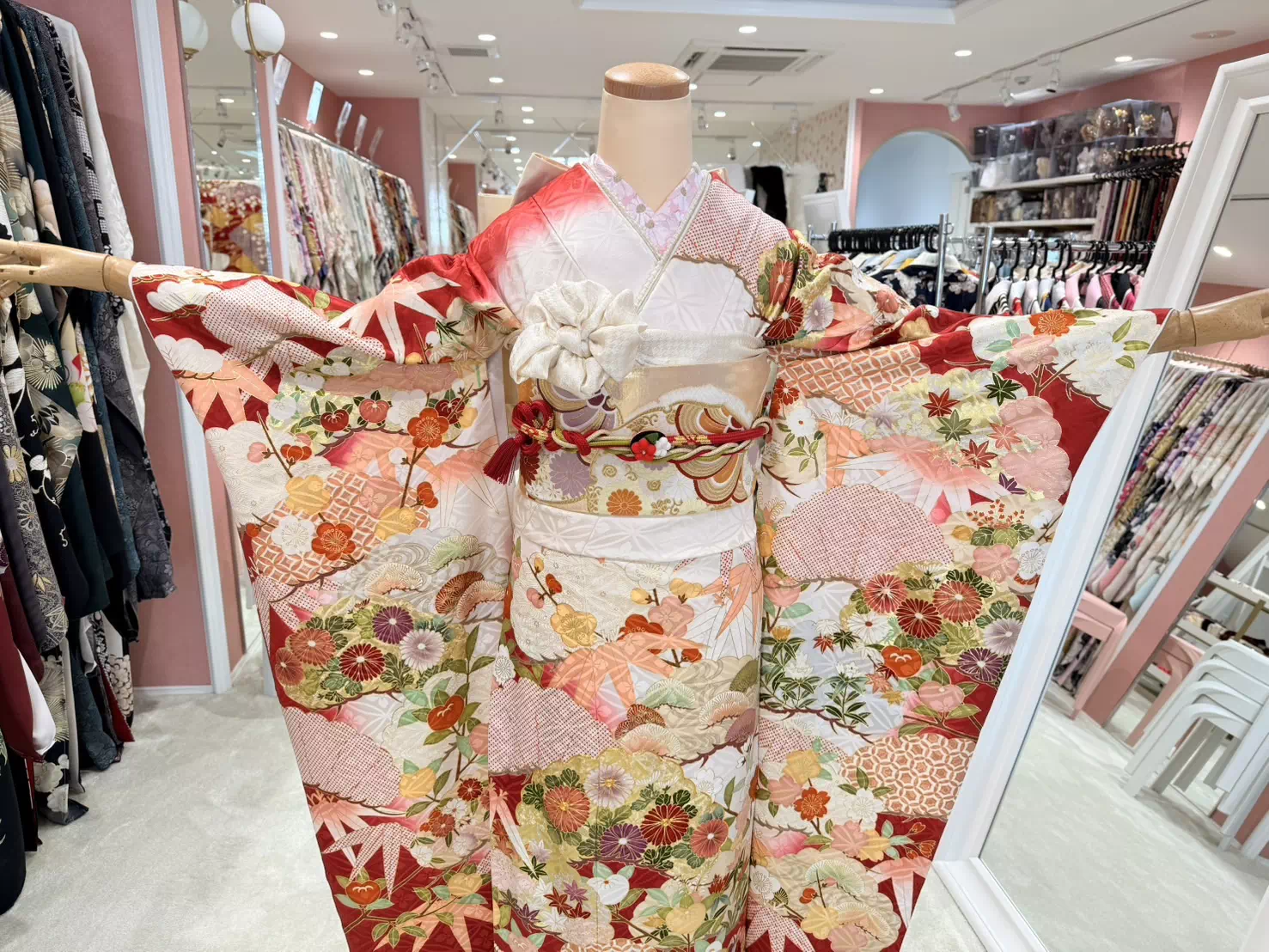 TAKAZEN姫路店　姫路市　成人式　卒業式　袴　振袖　イマドキ振袖　　白　金　粋古典　カッコイイ　綺麗　シンプル