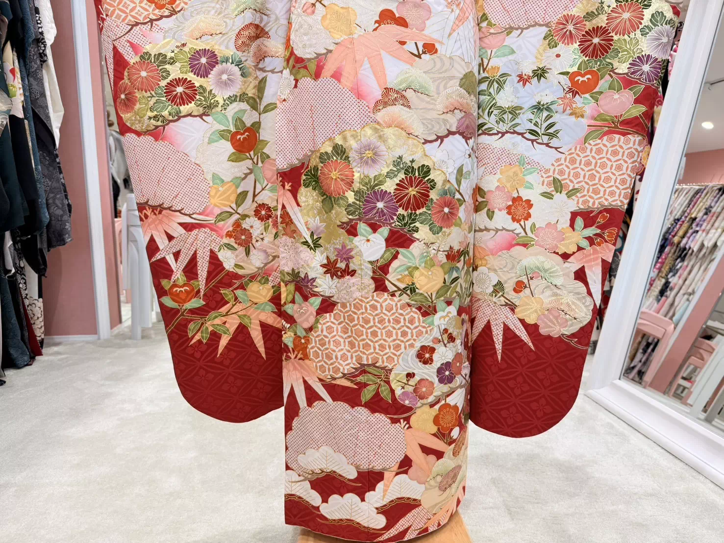 TAKAZEN姫路店　姫路市　成人式　卒業式　袴　振袖　イマドキ振袖　キラキラ　ヘップバーン　　白　金