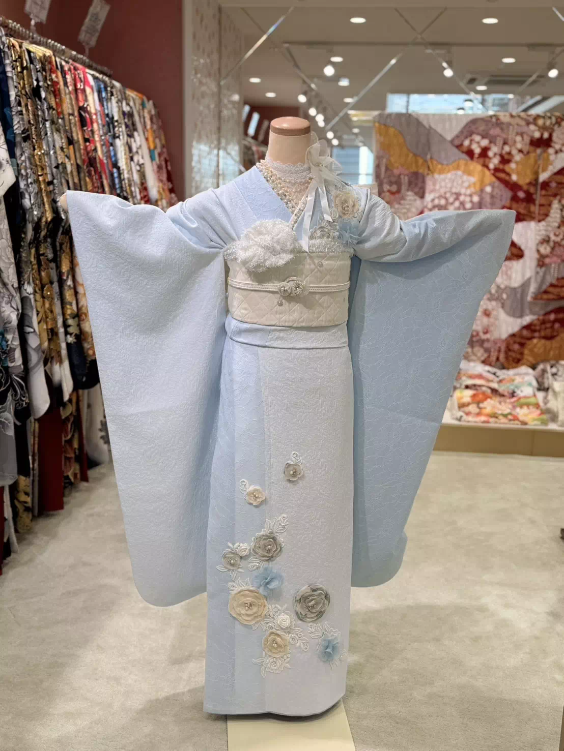 TAKAZEN姫路店　姫路市　成人式　卒業式　袴　振袖　イマドキ振袖　キラキラ　ヘップバーン　　白　金