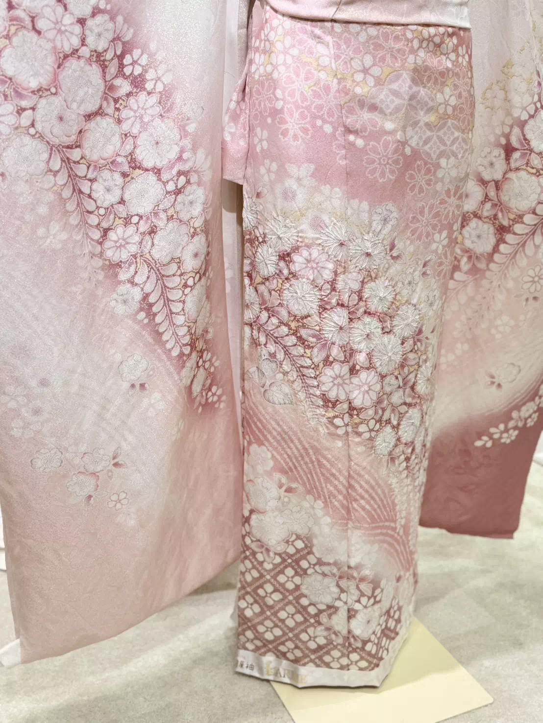 TAKAZEN姫路店　姫路市　成人式　卒業式　袴　振袖　イマドキ振袖　キラキラ　ヘップバーン　　白　金
