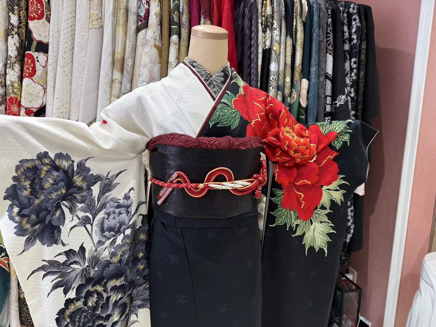 TAKAZEN姫路店　姫路市　成人式　卒業式　袴　振袖　イマドキ振袖　キラキラ　ヘップバーン　　白　金