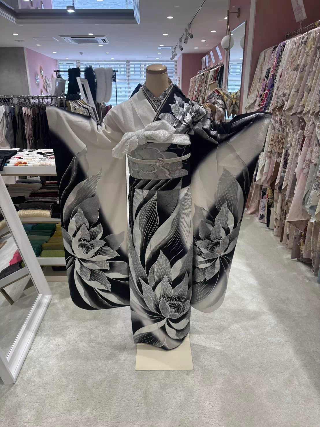 TAKAZEN姫路店　加古川市　高砂市　人気振袖　振袖レンタル　姫路市　成人式　卒業式　袴　振袖　イマドキ振袖　香音　