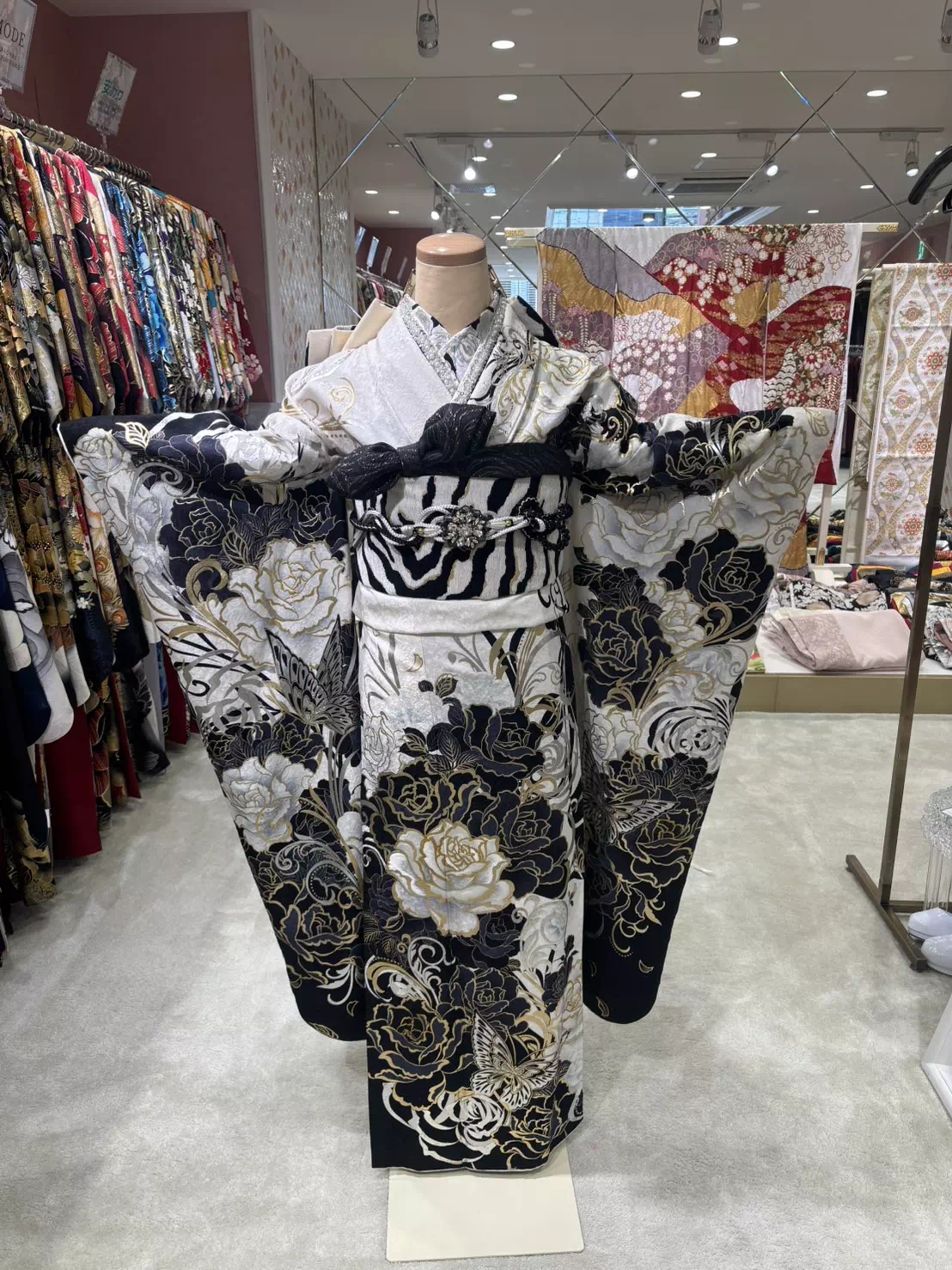 TAKAZEN姫路店　加古川市　高砂市　人気振袖　振袖レンタル　姫路市　成人式　卒業式　袴　振袖　イマドキ振袖　香音　