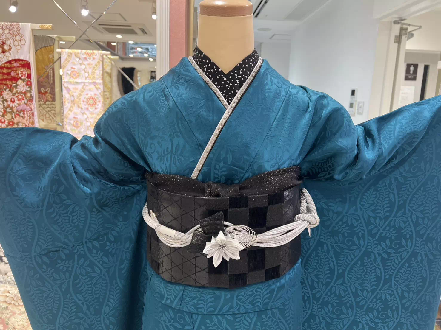 TAKAZEN姫路店　加古川市　高砂市　人気振袖　振袖レンタル　姫路市　成人式　卒業式　袴　振袖　イマドキ振袖　香音　