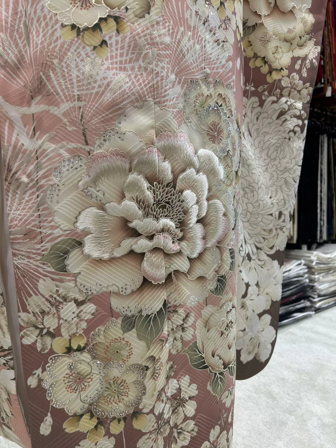 TAKAZEN姫路店　姫路市　成人式　卒業式　袴　振袖　イマドキ振袖　キラキラ　ヘップバーン　　白　金