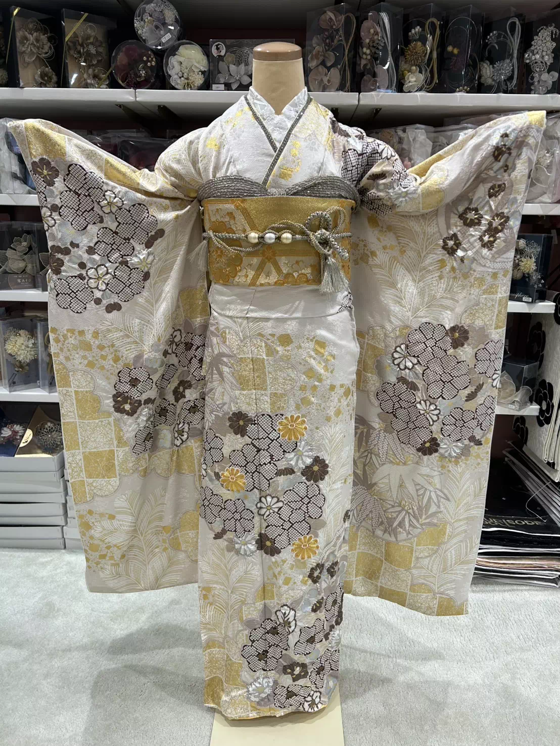 TAKAZEN姫路店　加古川市　高砂市　人気振袖　振袖レンタル　姫路市　成人式　卒業式　袴　振袖　イマドキ振袖　プレミアム古典　金箔　金　人と被らない