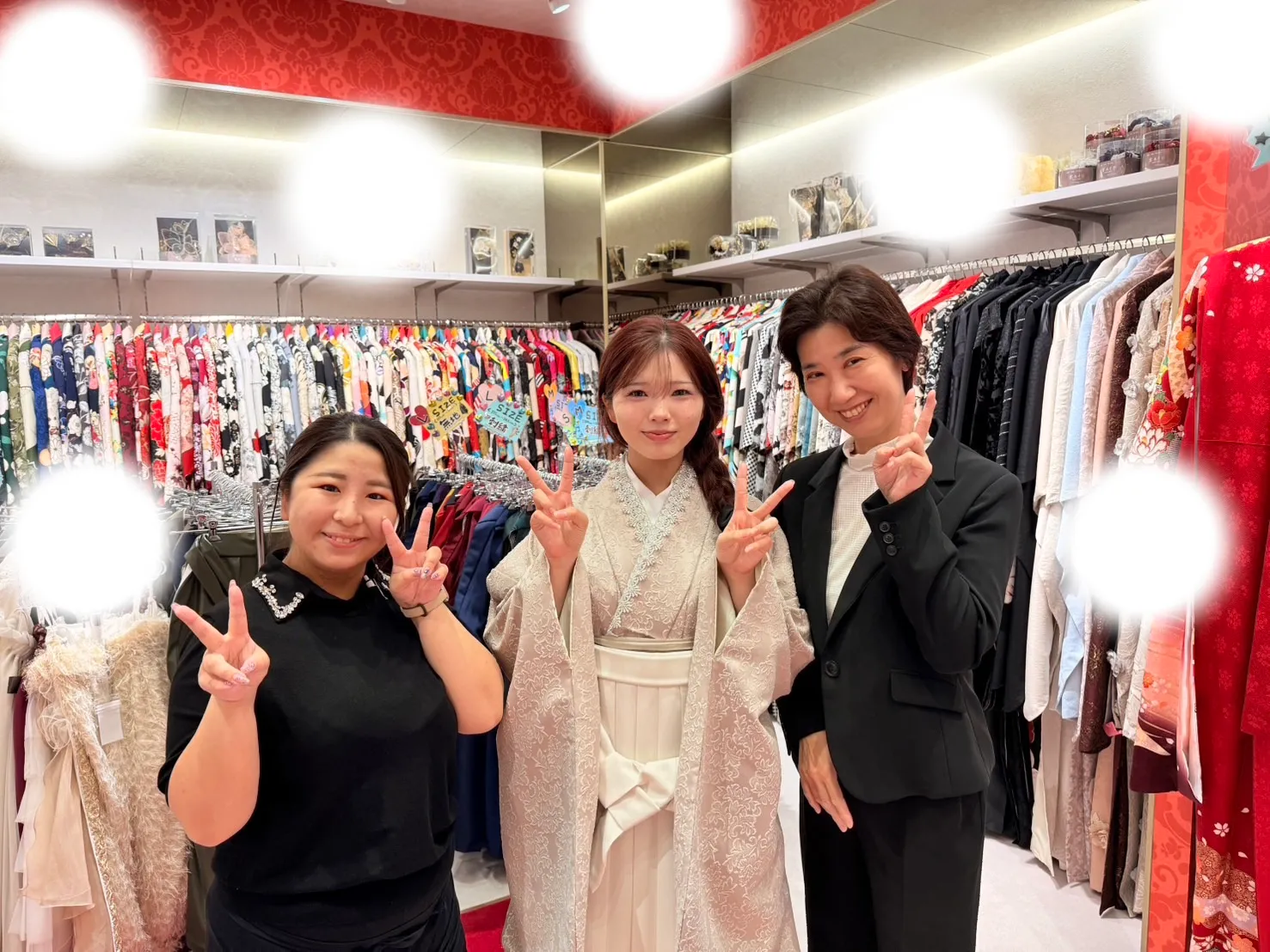 袴　梅田　くすみ　ピンク　フリフリ