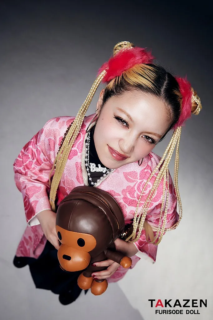 TAKAZENのレンタル袴 ストリートスタイル　HIROCKコラボ袴　ピンク　カモフラ　迷彩　レザー袴　おしゃれ　ブーツコーデ【通販可】GH10