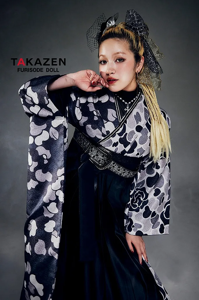 TAKAZENのレンタル袴 ストリートスタイル　HIROCKコラボ袴　黒/グレー　迷彩　レザー袴　シック　ブーツコーデ【通販可】GH9