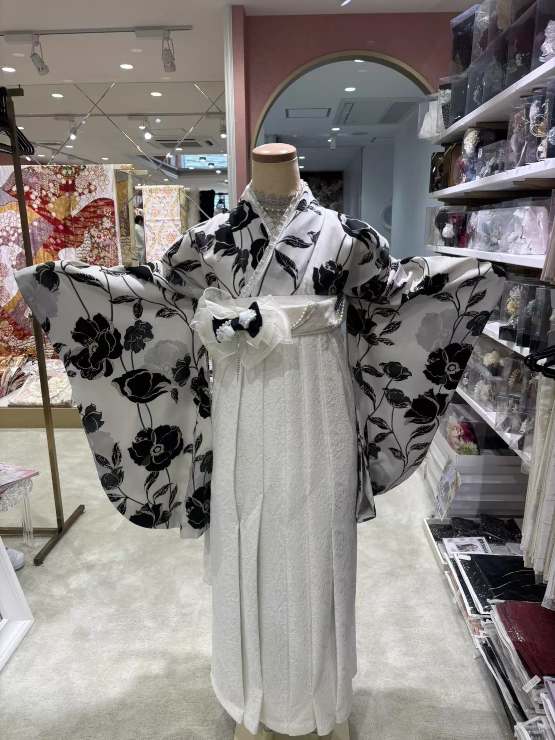TAKAZEN姫路店　姫路市　成人式　卒業式　袴　振袖　黒　白　キラキラ　モノトーン