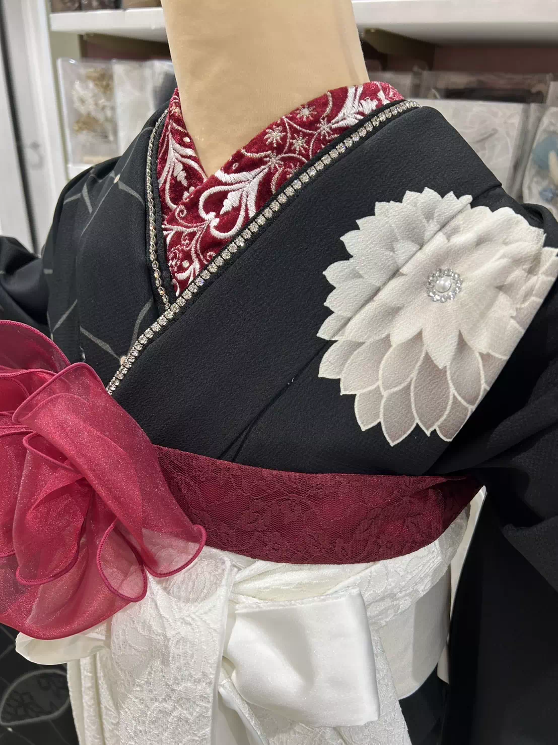 TAKAZEN姫路店　姫路市　成人式　卒業式　袴　振袖　イマドキ振袖　キラキラ　ヘップバーン　　白　金