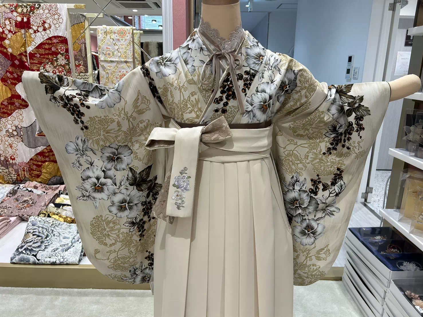 TAKAZEN姫路店　加古川市　高砂市　人気振袖　振袖レンタル　姫路市　成人式　卒業式　袴　振袖　イマドキ振袖　イマドキ袴　ガーリー　エレガント