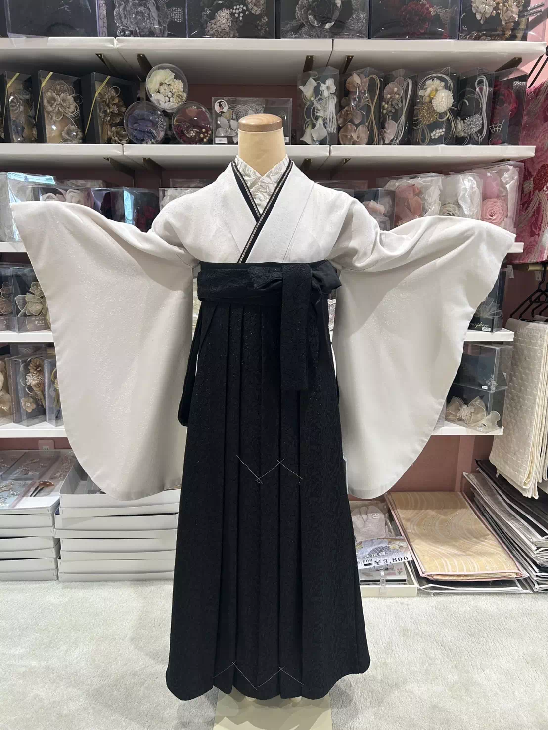 TAKAZEN姫路店　姫路市　成人式　卒業式　袴　振袖　イマドキ振袖　キラキラ　モノトーン　かっこいい　黒白　白黒