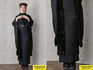 TAKAZEN　奈良　振袖　レンタル　成人式　黒色　ネコ　ベロア　オシャレ　イマドキ　かわいい　個性派　目立つ　ダマスク柄　珍しい振袖　真っ黒　黒ベース　プリーツスカート　ハイネック