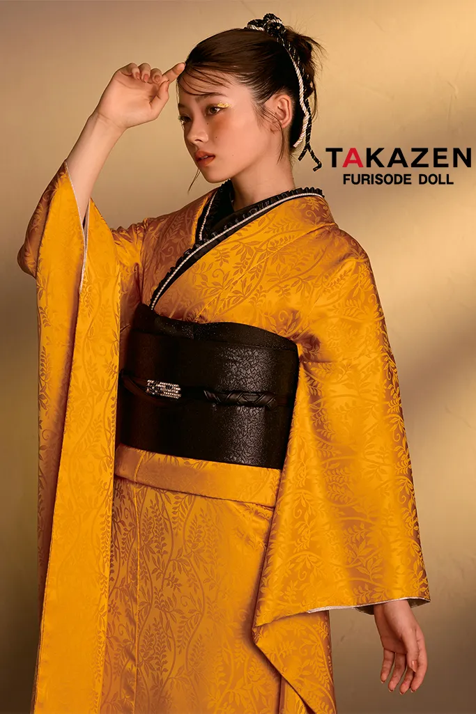 TAKAZEN　奈良　振袖　レンタル　成人式　ヴィンテージスタイル　からし/マスタード/ビタミンカラー　無地　シンプル　個性派　目立つ　かぶらない　派手　ブーツコーデ　南琴奈