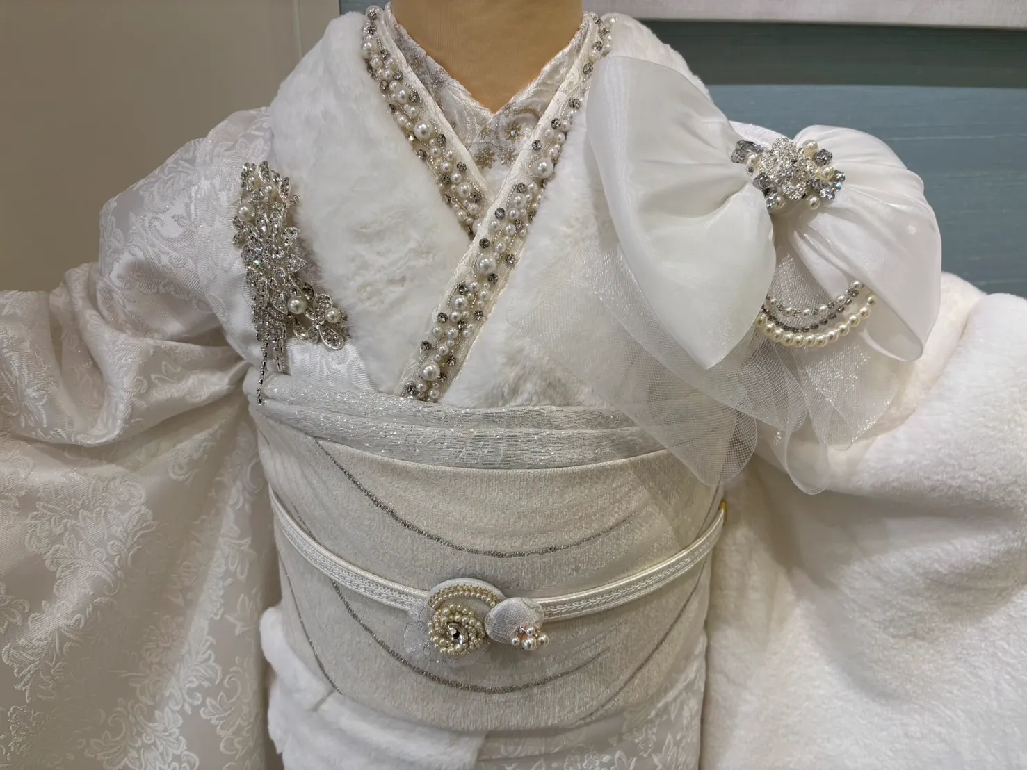 成人式　振袖レンタル　白　キラキラ　フワフワ　シュシュ