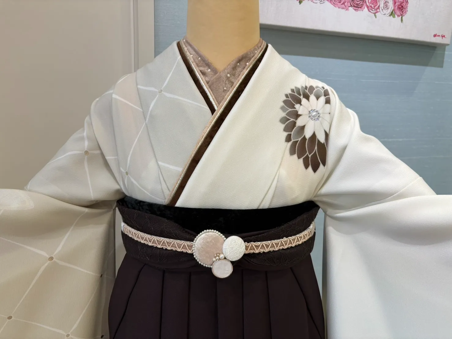 玉城ティナ×紅一点　白　ブラウン　菊柄　片身代わり　ヴィンテージスタイル　大正ロマン　ブーツコーデ