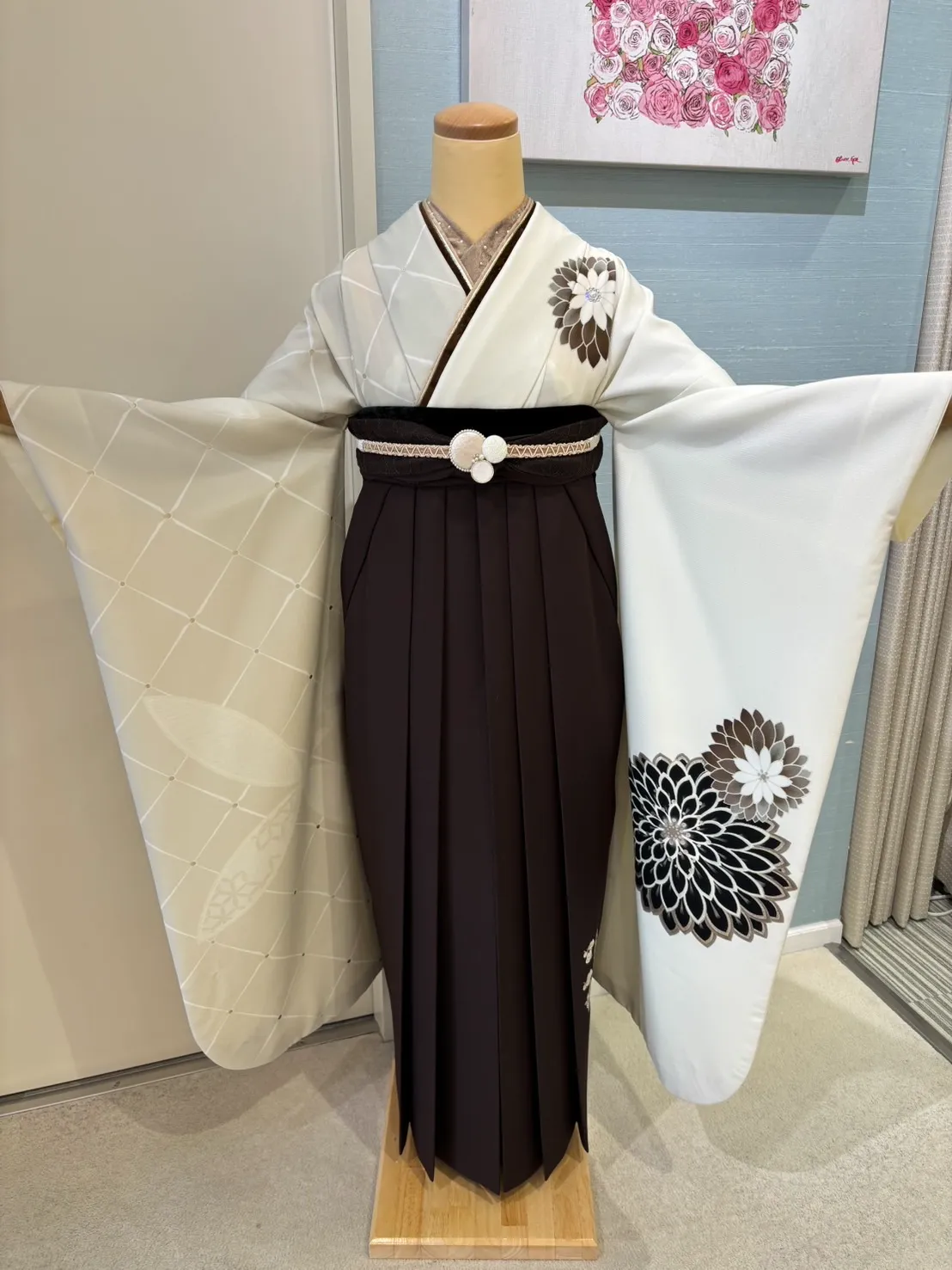 玉城ティナ×紅一点　白　ブラウン　菊柄　片身代わり　ヴィンテージスタイル　大正ロマン　ブーツコーデ