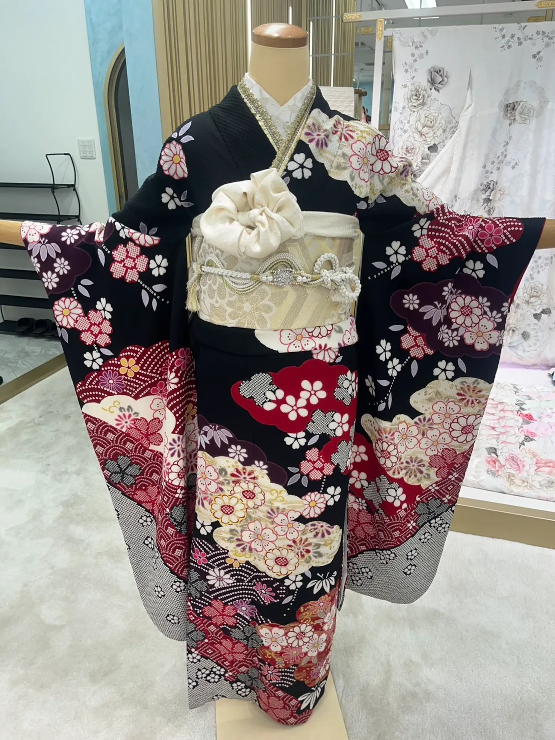成人式　前撮り　TAKAZEN心斎橋店可愛い古典柄大人っぽい黒色ゴールド
