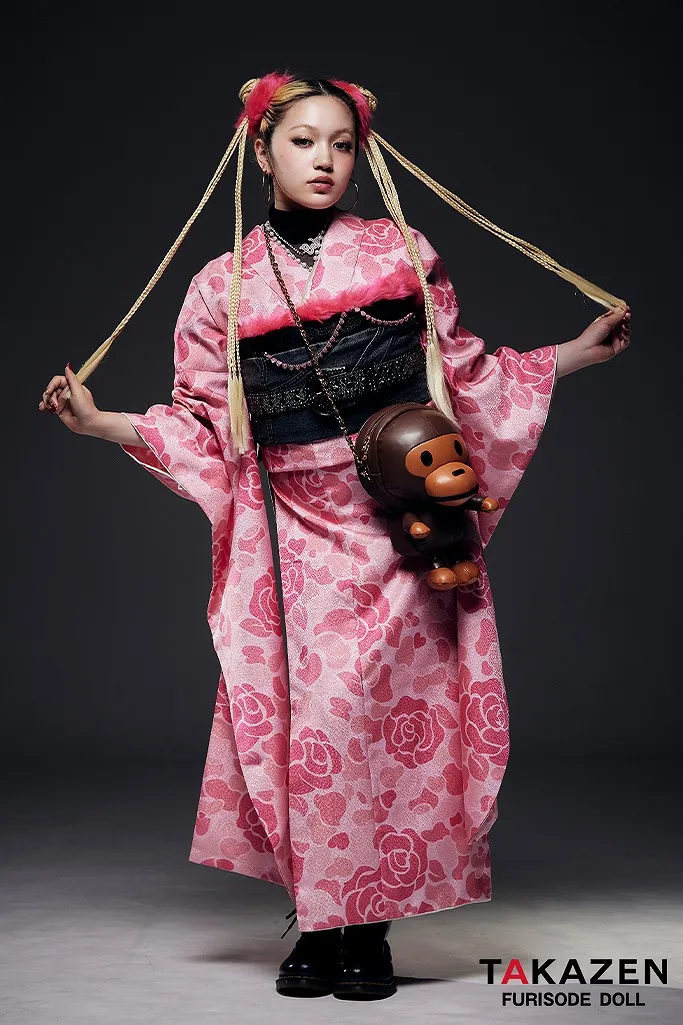 TAKAZEN　奈良　振袖　レンタル　成人式　ストリートスタイル　HIROCKコラボ振袖　ピンク　迷彩　ロック　デニム帯　ブーツコーデ