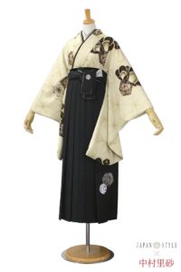 袴　レンタル　JAPANSTYLE×中村里砂ブランド袴　くすみカラー古典　ベージュ/淡い色　梅柄　人気【通販可】R24050