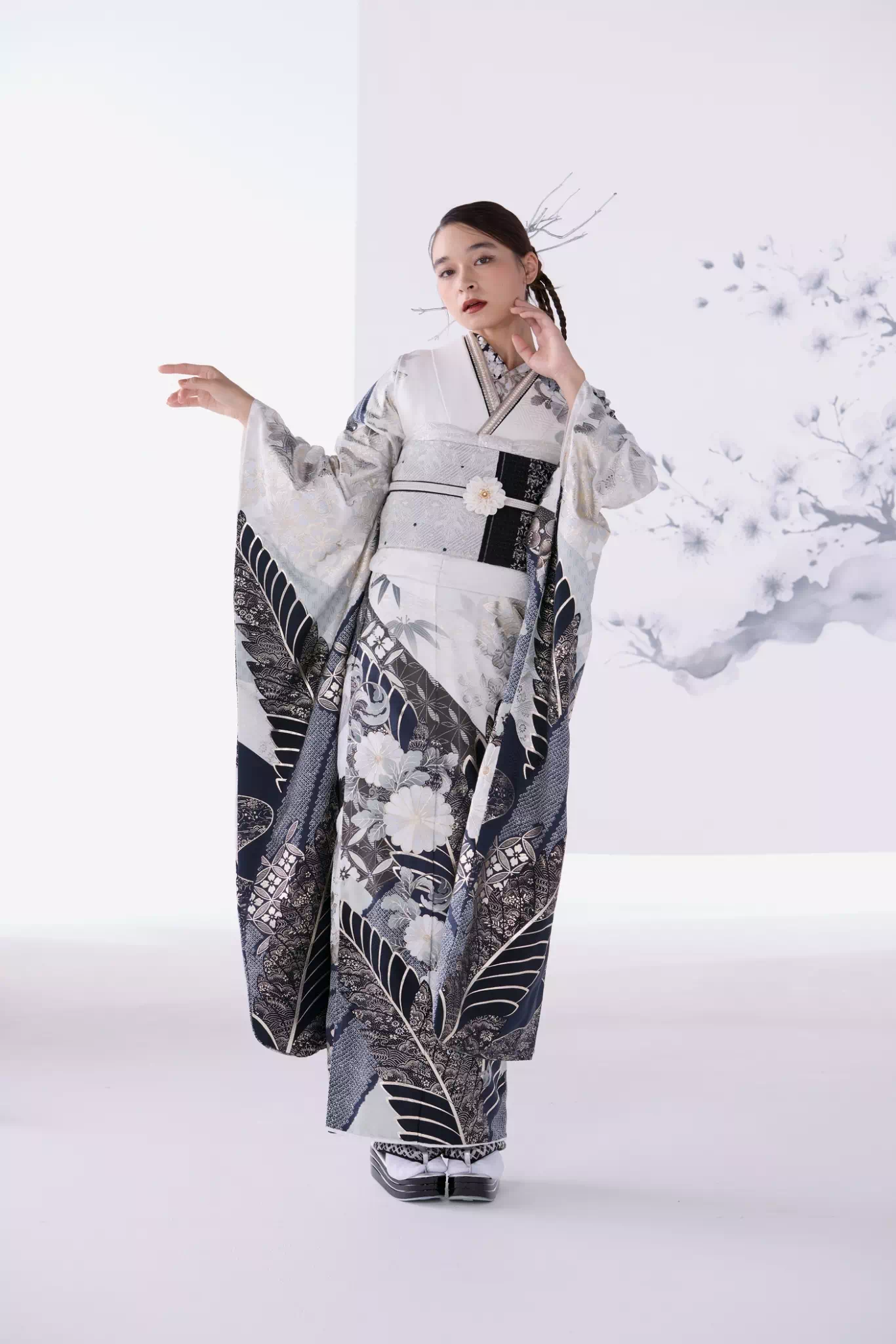 TAKAZEN姫路店　姫路市　成人式　卒業式　袴　振袖　イマドキ振袖　キラキラ　ヘップバーン　　白　金