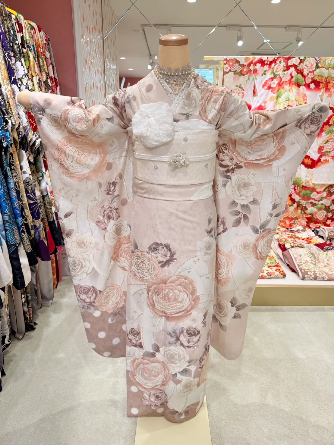 成人式　振袖　TAKAZEN　白　黒　リボン　薔薇　TAKAZEN姫路店　袴　振袖レンタル　前撮り撮影会　姫路市　加古川市　　　　2026年成人式　2025年成人式　
