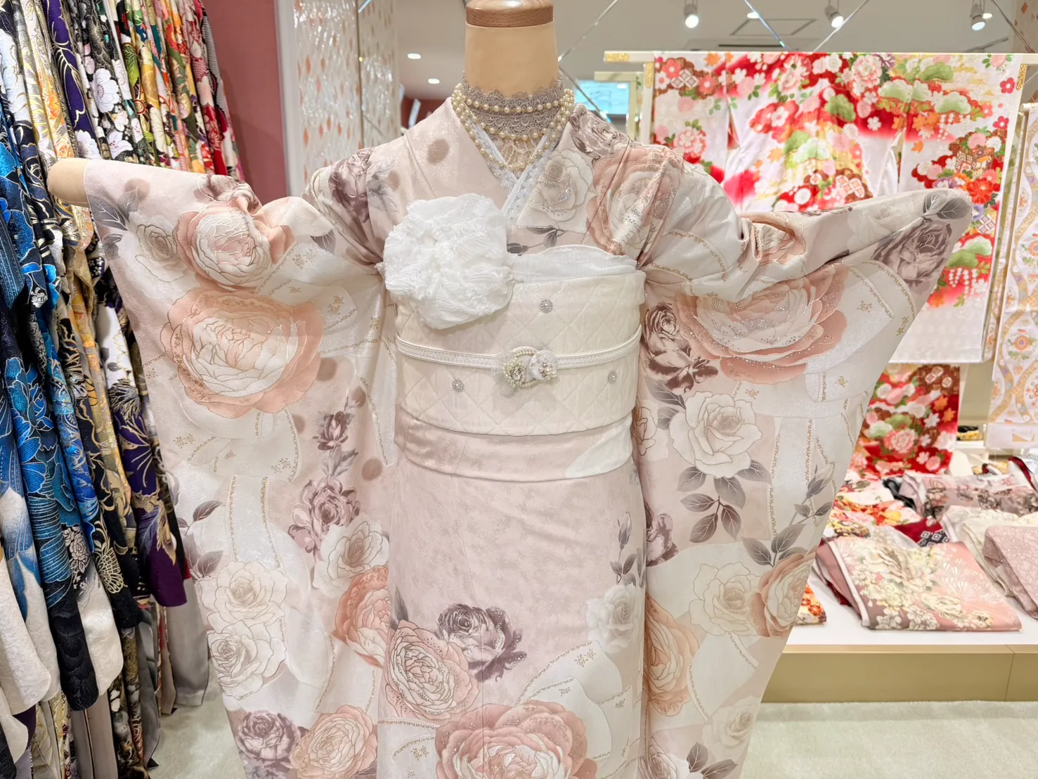 成人式　振袖　TAKAZEN　白　黒　リボン　薔薇　TAKAZEN姫路店　袴　振袖レンタル　前撮り撮影会　姫路市　加古川市　　　　2026年成人式　2025年成人式　