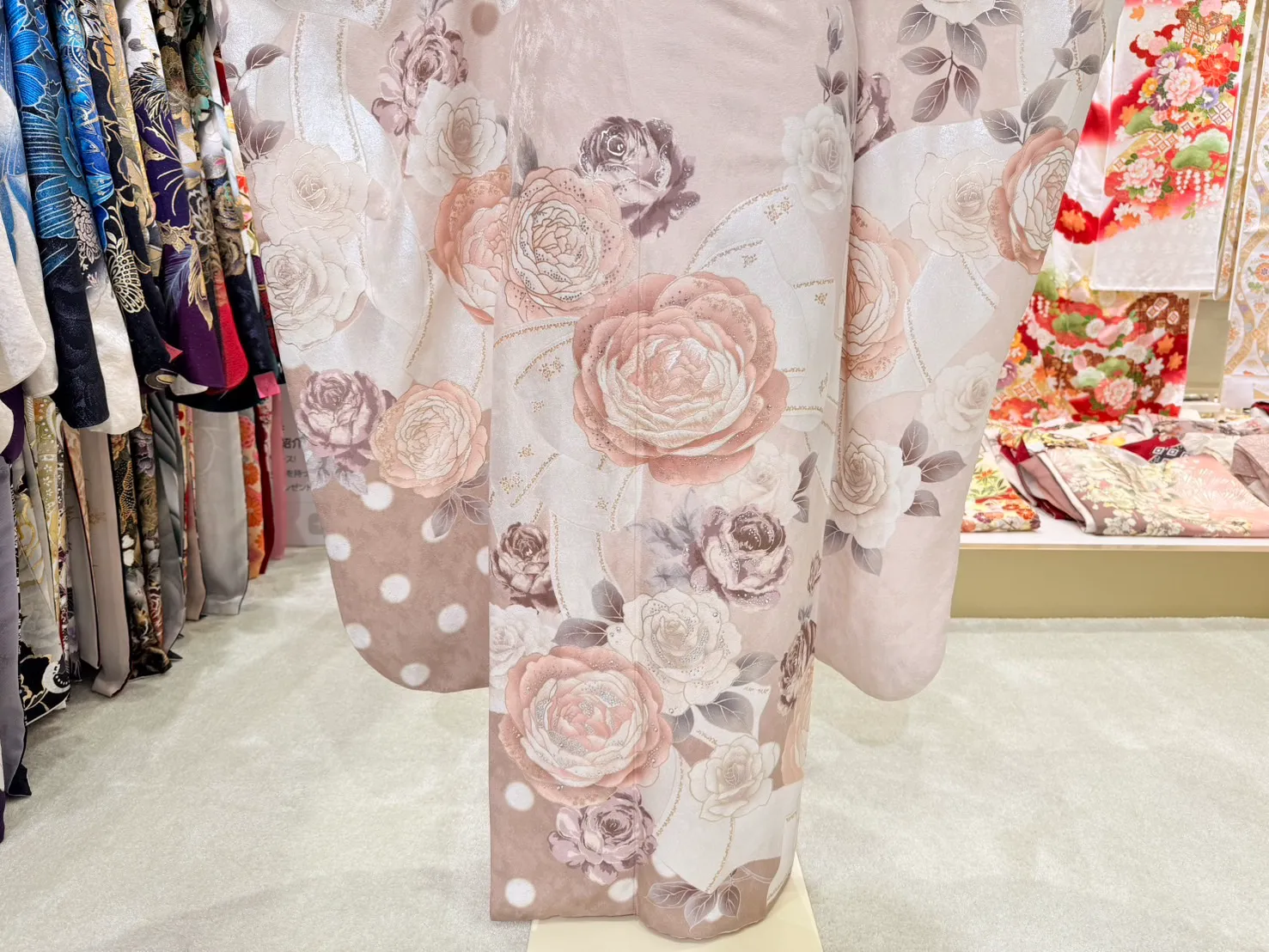 成人式　振袖　TAKAZEN　白　黒　リボン　薔薇　TAKAZEN姫路店　袴　振袖レンタル　前撮り撮影会　姫路市　加古川市　　　　2026年成人式　2025年成人式　