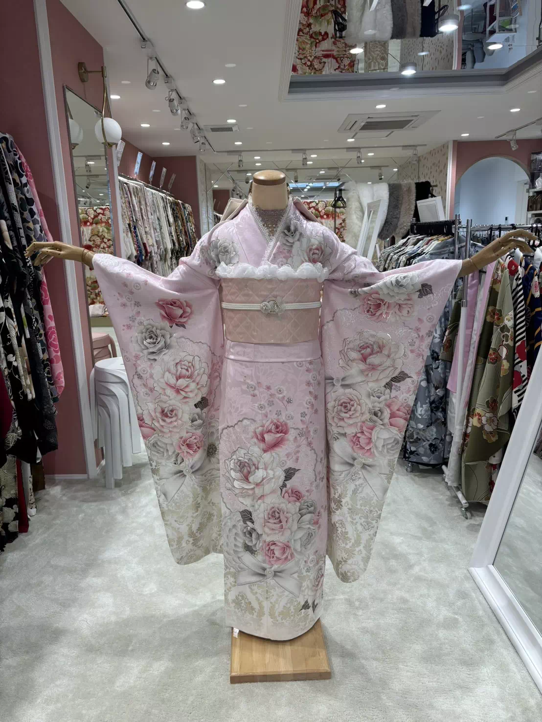 TAKAZEN姫路店　姫路市　成人式　卒業式　袴　振袖　イマドキ振袖　キラキラ　ヘップバーン　ピンク