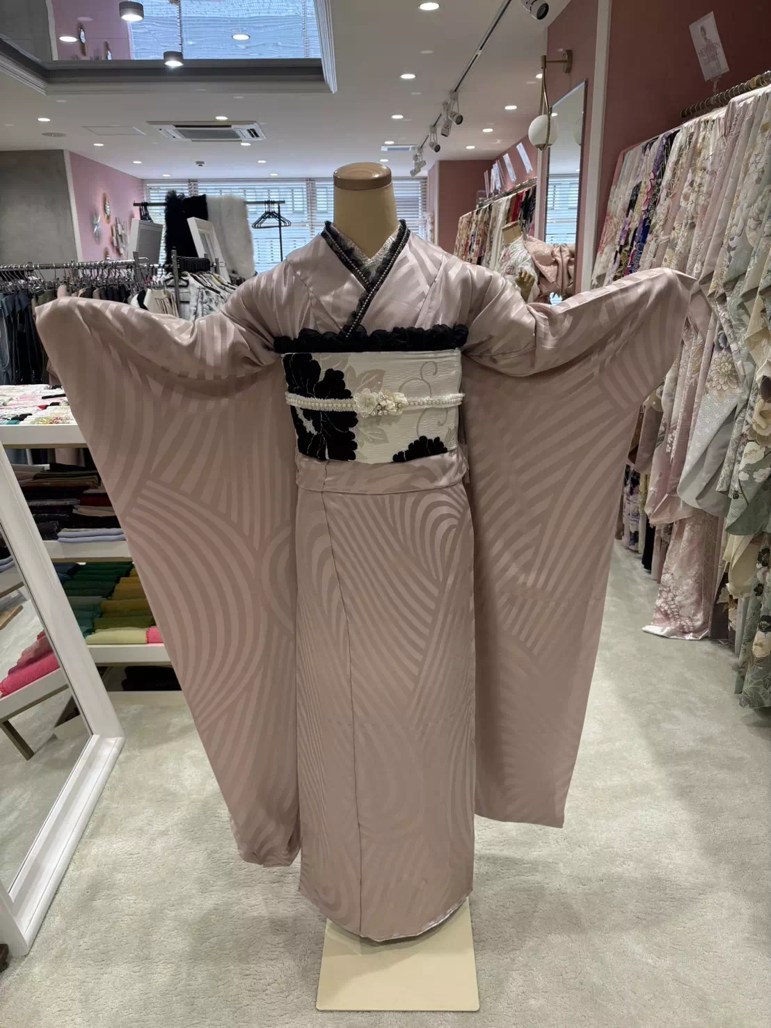 TAKAZEN姫路店　姫路市　成人式　卒業式　袴　振袖　イマドキ振袖　ピンク　黒色　