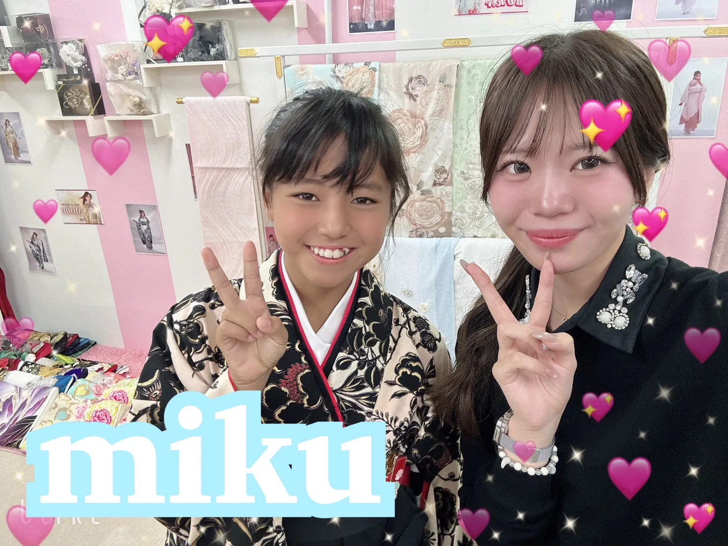 TAKAZEN　奈良　袴　レンタル　卒業式　くすみカラーレトロ　ベージュ/ダスティーカラー　牡丹柄　アンティーク調　人気　チョーカー/ブーツコーデ