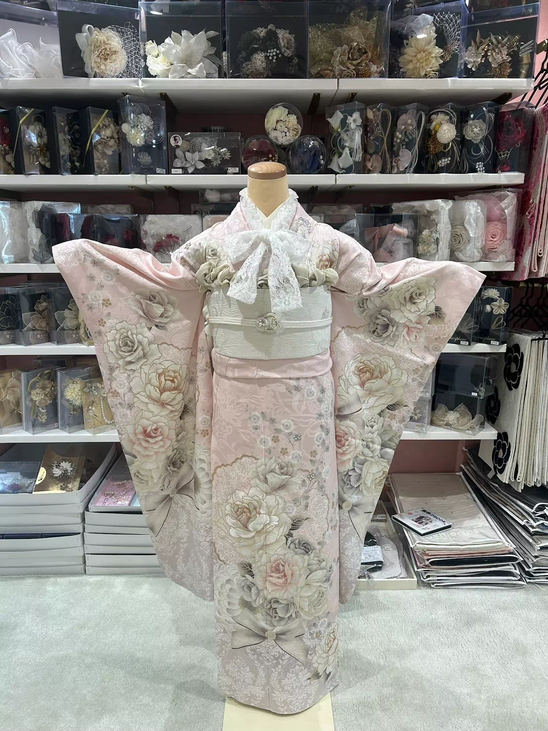 TAKAZEN姫路店　姫路市　成人式　卒業式　袴　振袖　イマドキ振袖　キラキラ　ヘップバーン　ミスティピンク　コスメカラー　かわいい　レース　フリフリ　女の子　成人式