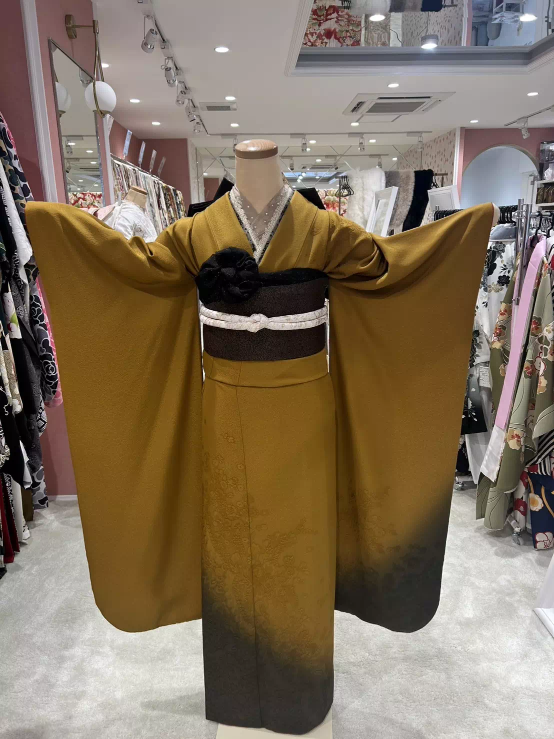 TAKAZEN姫路店　姫路市　成人式　卒業式　袴　振袖　イマドキ振袖 　からし色　カラシ　グラデーション　ヴィンデージ　かっこいい　シンプル　無地