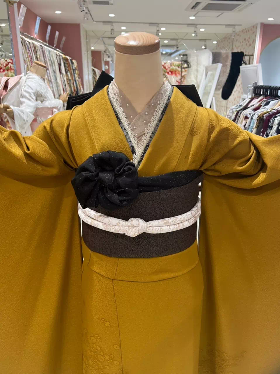TAKAZEN姫路店　姫路市　成人式　卒業式　袴　振袖　イマドキ振袖　カラシ　カラシ色　シンプル　無地　ブーツ合う