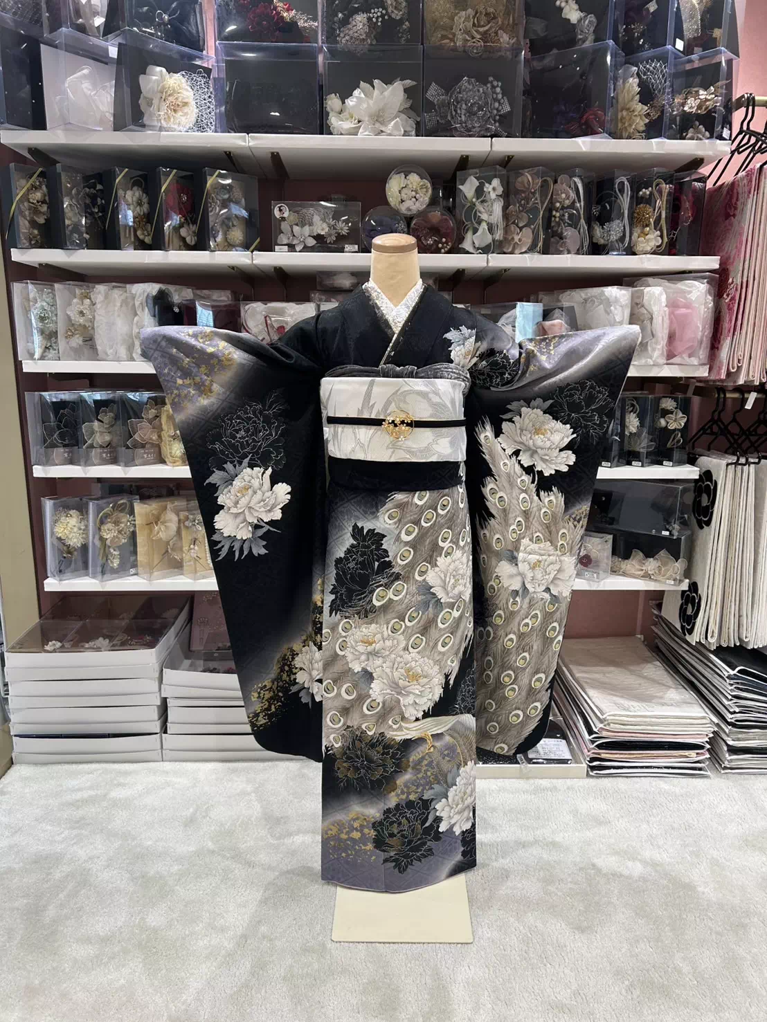 TAKAZEN姫路店　姫路市　成人式　卒業式　袴　振袖　イマドキ振袖　白　黒　紫　孔雀　孔雀柄　