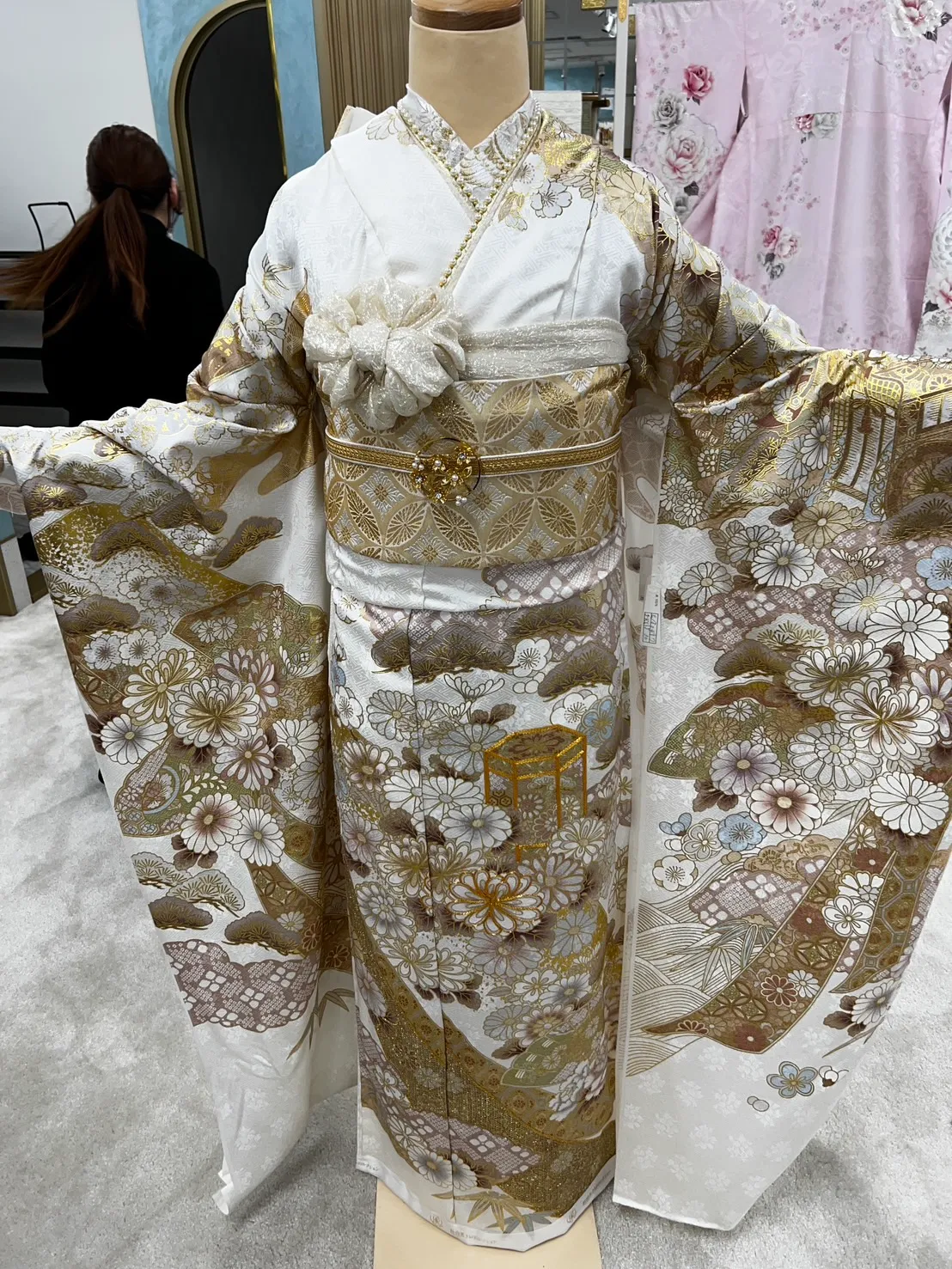 振袖レンタル　成人式　なんば　心斎橋　大阪　人気　古典　金　豪華