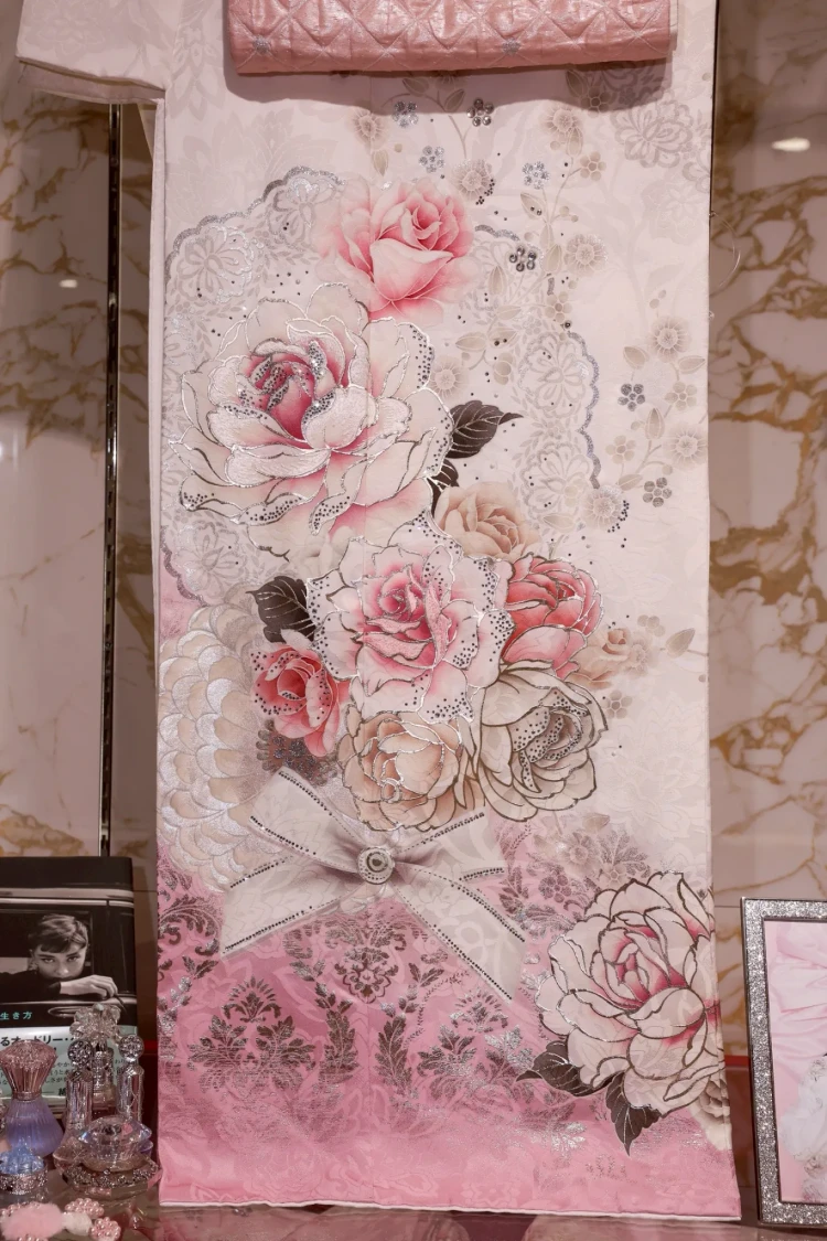 TAKAZENオリジナル　コスメカラー振袖　かわいい　ピンク