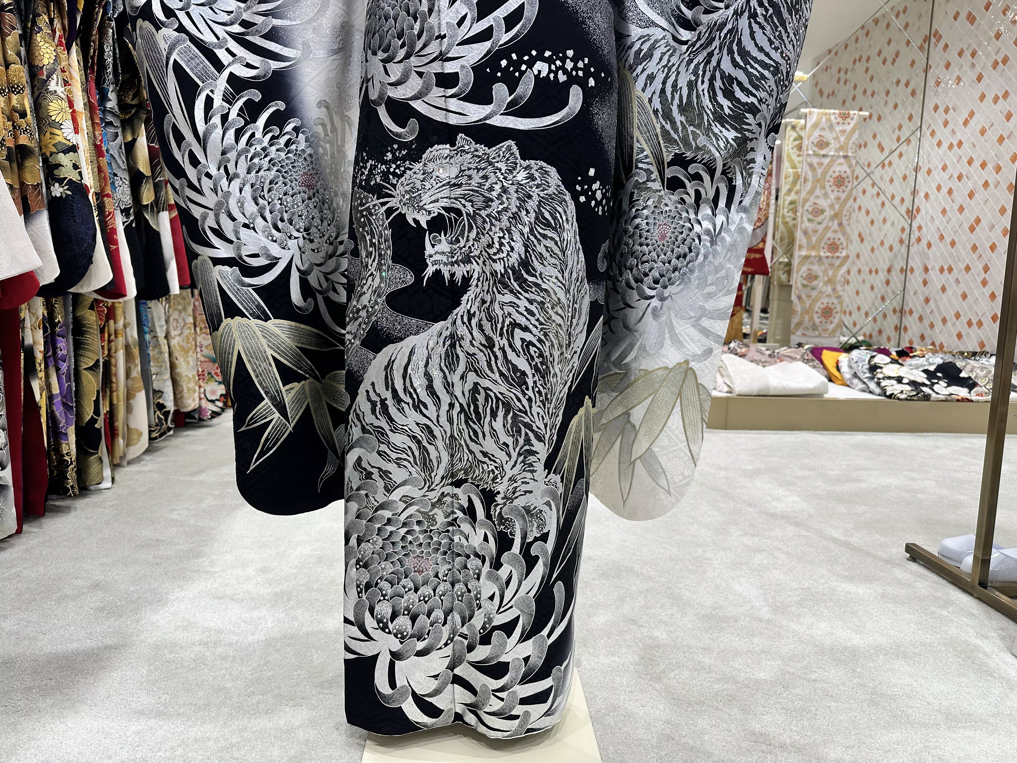 TAKAZEN姫路店　姫路市　成人式　卒業式　袴　振袖　イマドキ振袖　キラキラ　ド派手　ジャパンモード　シルバー　　白　金　いかつい