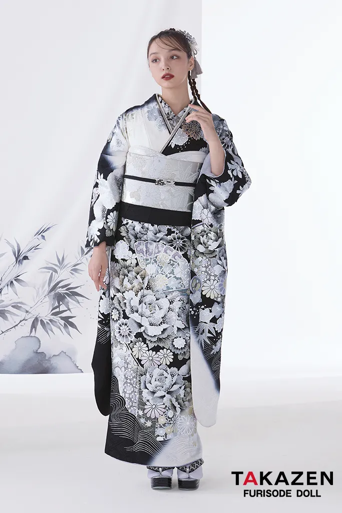 TAKAZEN　奈良　振袖　レンタル　成人式　粋古典　シルバー/白黒　扇面柄/牡丹柄　最高級金彩刺繍友禅　かっこいい　大人っぽい振袖　キラキラスワロフスキー付き　目立つ　香川るな