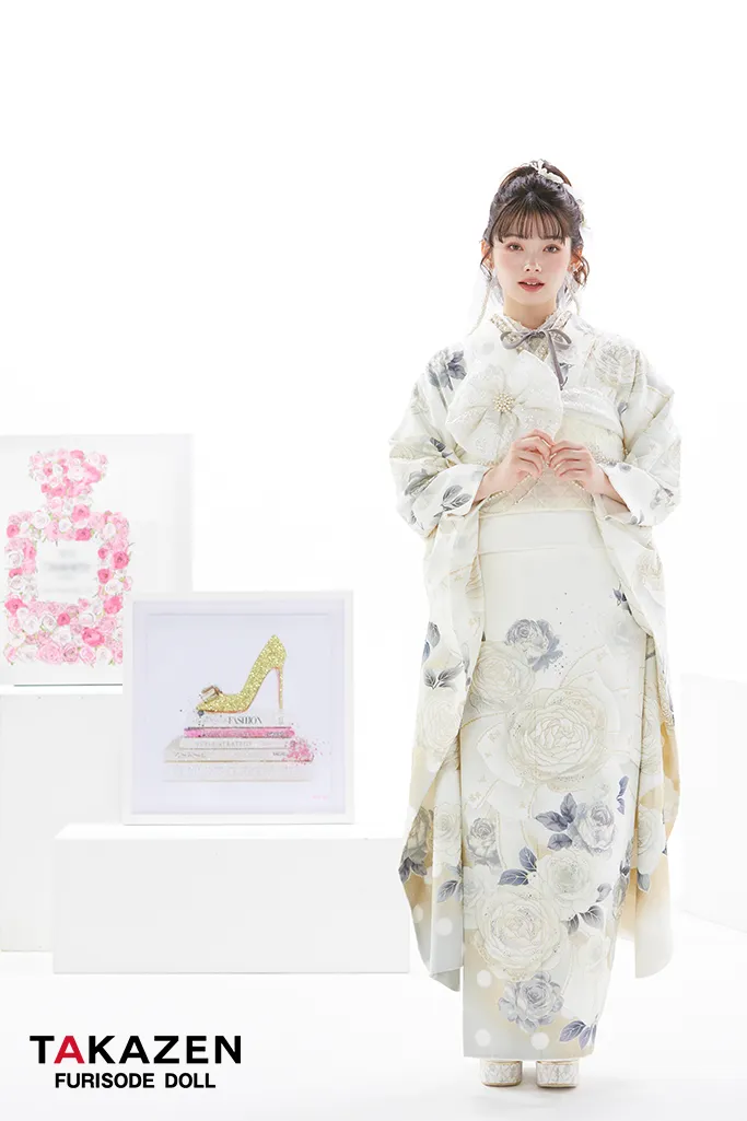 TAKAZEN　奈良　橿原　振袖　レンタル　成人式　ヘップバーンシャネルカラー　白/ゴールド　バラ/リボン柄　スワロフスキー　おしゃれな　ドレッシー　カメリア柄帯　南琴奈