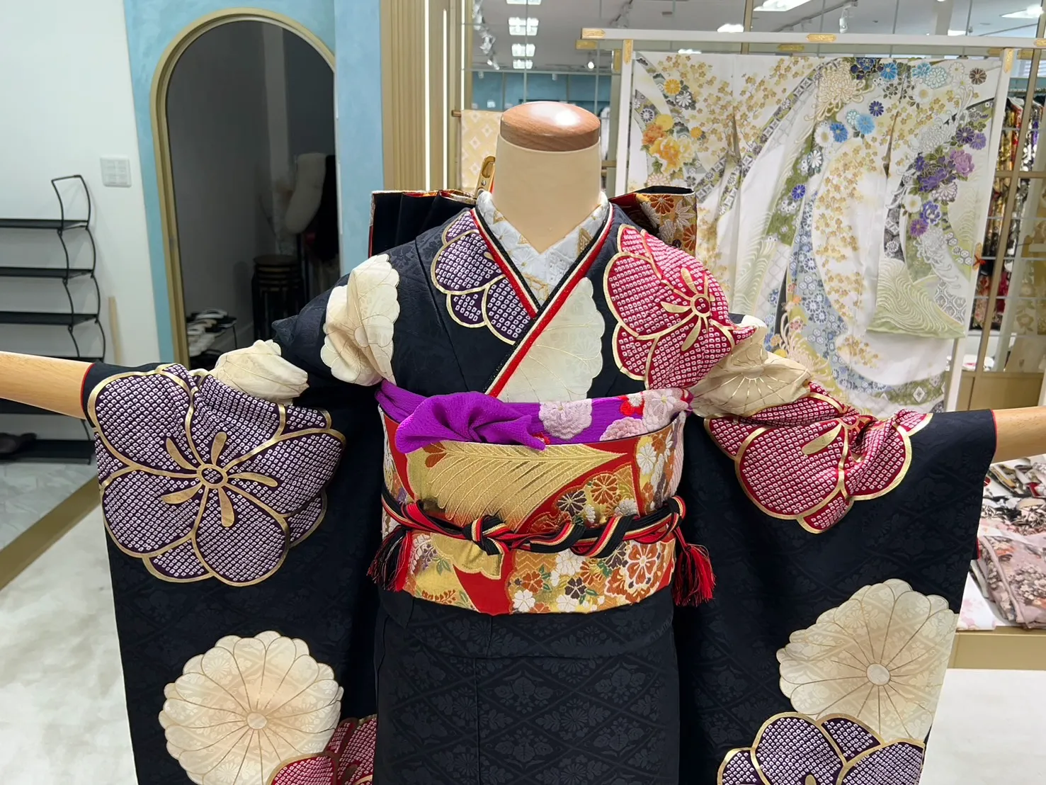 振袖レンタル　成人式　なんば　心斎橋　天王寺　大阪　人気正統派古典黒色振袖大柄